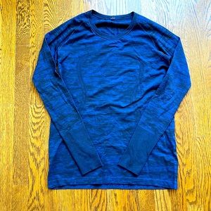 Lululemon swiftly color is a heather dark blue with black